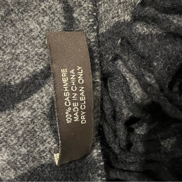 Coach Cahsmere Scarf - Picture 3 of 4